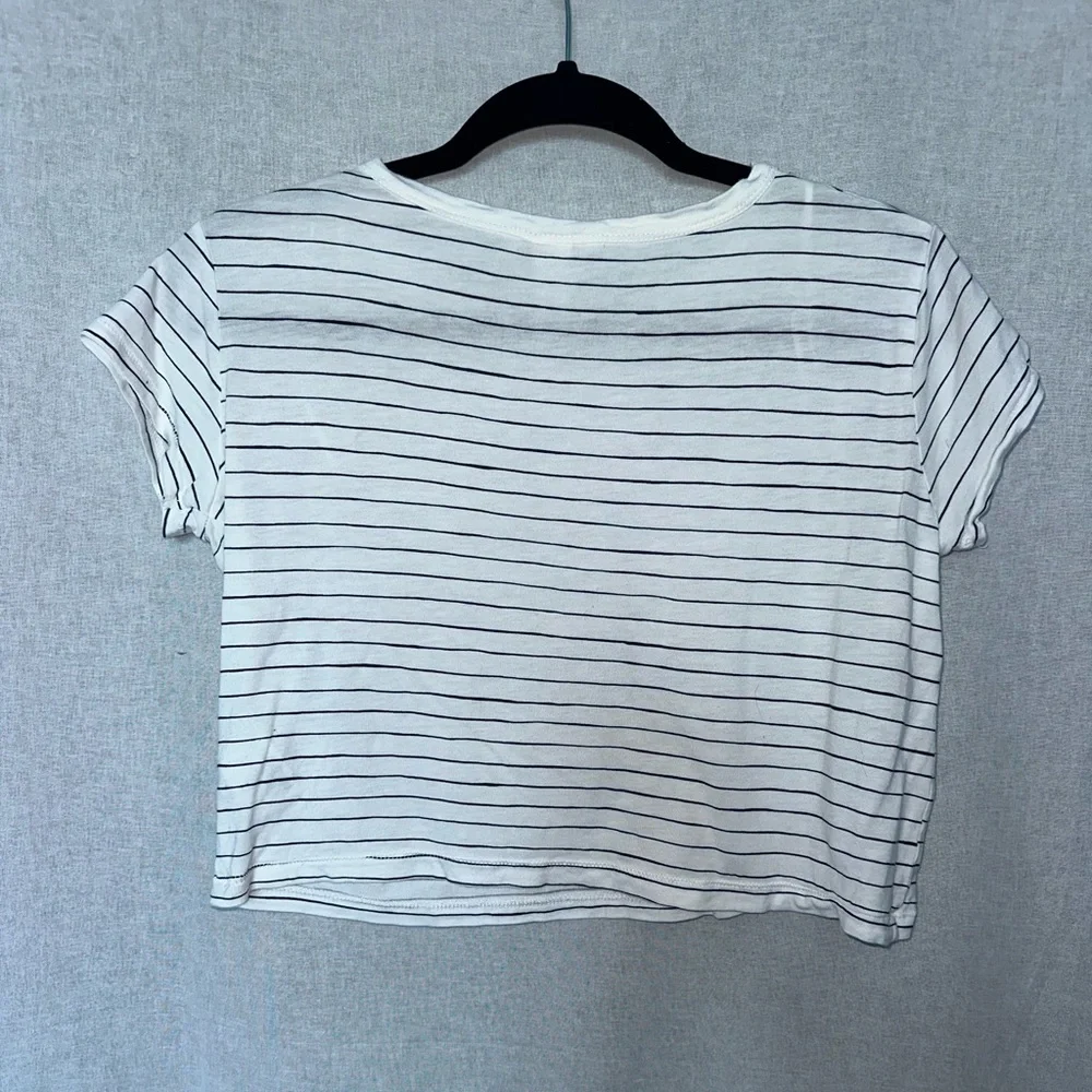 Simple Crop Top! - Picture 2 of 2